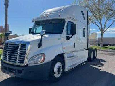 Used 2019 Freightliner Cascadia Sleeper Cab 6x4, Semi Truck for sale #877980 - photo 1