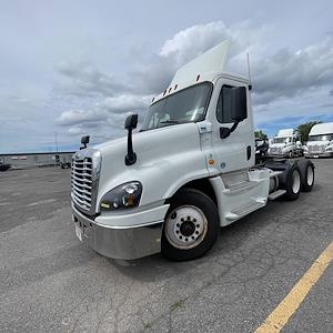 Used 2016 Freightliner Cascadia Day Cab 6x4, Semi Truck for sale #647229 - photo 1