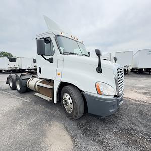 Used 2016 Freightliner Cascadia Day Cab 6x4, Semi Truck for sale #663427 - photo 1