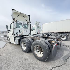 Used 2017 Freightliner Cascadia Day Cab 6x4, Semi Truck for sale #673992 - photo 2