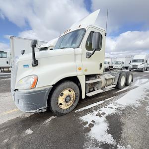 Used 2017 Freightliner Cascadia Day Cab 6x4, Semi Truck for sale #678609 - photo 1