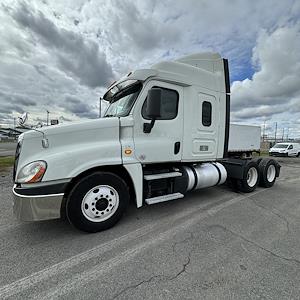 Used 2018 Freightliner Cascadia Sleeper Cab 6x4, Semi Truck for sale #772224 - photo 1