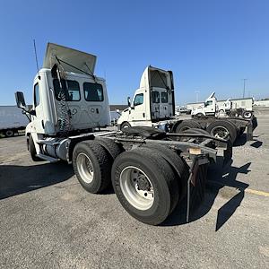 Used 2019 Freightliner Cascadia Day Cab 6x4, Semi Truck for sale #808820 - photo 2