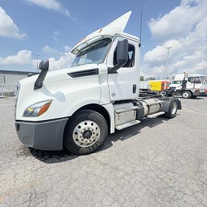 Used 2019 Freightliner Cascadia Day Cab 4x2, Semi Truck for sale #809182 - photo 1