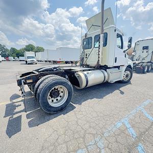 Used 2019 Freightliner Cascadia Day Cab 4x2, Semi Truck for sale #809182 - photo 2