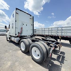 Used 2019 Freightliner Cascadia Sleeper Cab 6x4, Semi Truck for sale #835601 - photo 2