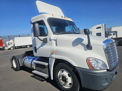 Used 2013 Freightliner Cascadia Day Cab 4x2, Semi Truck for sale #514156 - photo 1