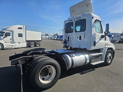 Used 2013 Freightliner Cascadia Day Cab 4x2, Semi Truck for sale #514156 - photo 2