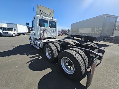 Used 2016 Freightliner Cascadia Day Cab 6x4, Semi Truck for sale #663421 - photo 2