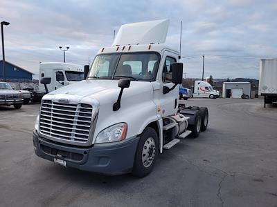 Used 2017 Freightliner Cascadia Day Cab 6x4, Semi Truck for sale #666281 - photo 1