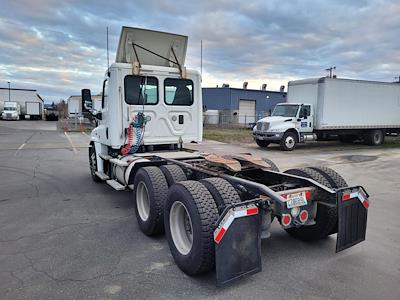 Used 2017 Freightliner Cascadia Day Cab 6x4, Semi Truck for sale #666281 - photo 2