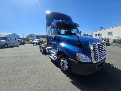 Used 2017 Freightliner Cascadia Day Cab 6x4, Semi Truck for sale #668327 - photo 2