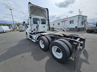 Used 2017 Freightliner Cascadia Day Cab 6x4, Semi Truck for sale #679695 - photo 2