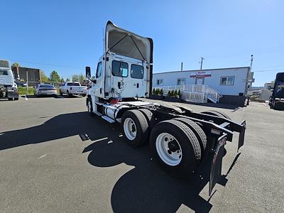 Used 2017 Freightliner Cascadia Day Cab 6x4, Semi Truck for sale #679696 - photo 2