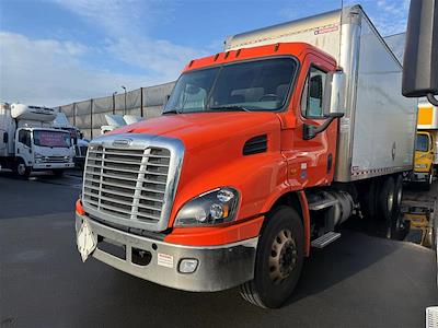 Used 2018 Freightliner Cascadia Day Cab 6x4, Box Truck for sale #752467 - photo 1