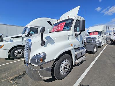 Used 2019 Freightliner Cascadia Day Cab 4x2, Semi Truck for sale #803262 - photo 1