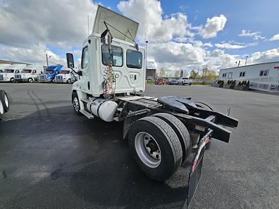 Used 2019 Freightliner Cascadia Day Cab 4x2, Semi Truck for sale #803262 - photo 2