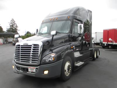 Used 2019 Freightliner Cascadia Sleeper Cab 6x4, Semi Truck for sale #826409 - photo 1