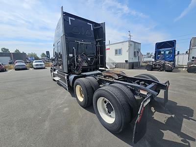 Used 2019 Freightliner Cascadia Sleeper Cab 6x4, Semi Truck for sale #826409 - photo 2