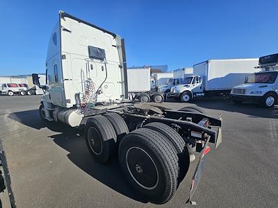 Used 2019 Freightliner Cascadia Sleeper Cab 6x4, Semi Truck for sale #827081 - photo 2