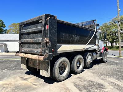 Used 2016 Volvo VHD, Dump Truck for sale #DDY0Ce4d379834 - photo 2
