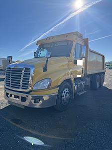 Used 2016 Freightliner Cascadia Day Cab 6x4, Dump Truck for sale #JFX0cjxu358269 - photo 1