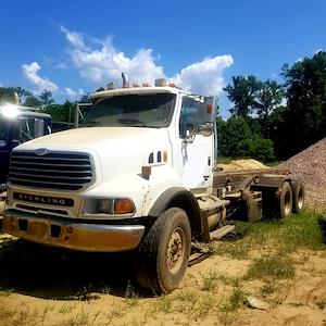 Used 2005 Sterling L9500 Conventional Cab 6x4, Roll-Off Body for sale #RMU0K1V151532 - photo 1