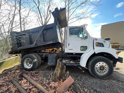 Used 2000 Sterling L7500 4x2, Dump Truck for sale #RWV0M6Wa311301 - photo 2