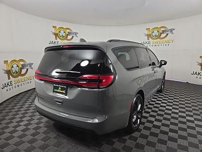 Used 2021 Chrysler Pacifica Touring L FWD, Minivan for sale #E11673T - photo 2