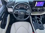 Used 2023 Toyota Highlander XLE FWD, SUV for sale #MT1646 - photo 18