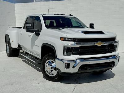 2025 Chevrolet Silverado 3500 Crew Cab 4x4, Pickup for sale #V4119 - photo 2