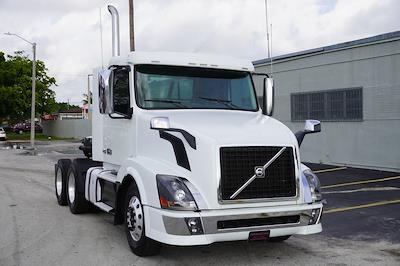 Used 2012 Volvo VNL Day Cab 6x4, Semi Truck for sale #562951 - photo 1