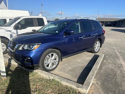 Used 2019 Nissan Pathfinder Platinum 4x2, SUV for sale #582599 - photo 1