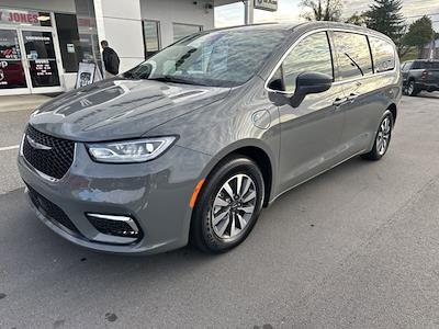 Used 2022 Chrysler Pacifica Hybrid Touring L FWD, Minivan for sale #U5184 - photo 1