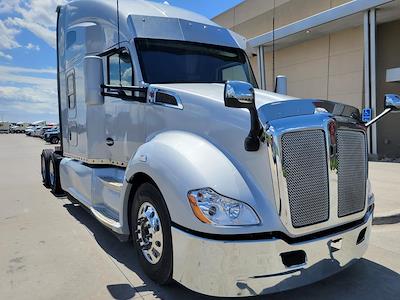 Used 2021 Kenworth T680 6x4, Semi Truck for sale #0575175 - photo 1