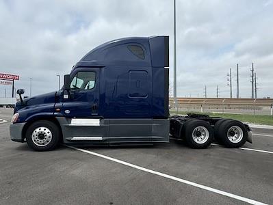 Used 2017 Freightliner Cascadia Sleeper Cab 6x4, Semi Truck for sale #0575756 - photo 2