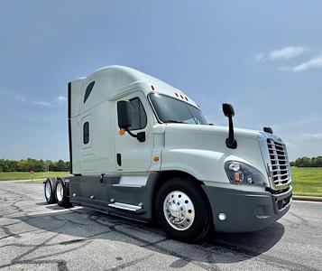 Used 2019 Freightliner Cascadia Sleeper Cab 6x4, Semi Truck for sale #0580389 - photo 1