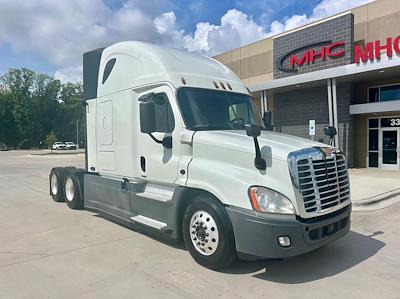 Used 2017 Freightliner Cascadia Sleeper Cab 6x4, Semi Truck for sale #0580539 - photo 1