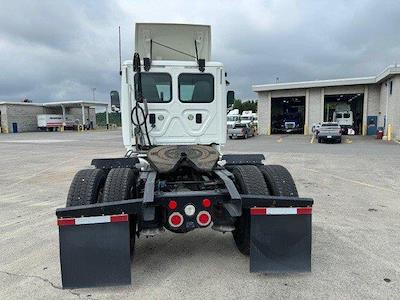 Used 2015 Freightliner Cascadia Day Cab 4x2, Semi Truck for sale #0581982 - photo 2