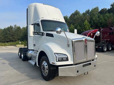 Used 2017 Kenworth T880 6x4, Semi Truck for sale #0584631 - photo 1