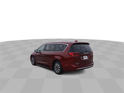 Used 2022 Chrysler Pacifica Touring L FWD, Minivan for sale #22165A - photo 2