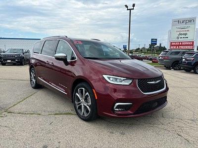 Used 2023 Chrysler Pacifica Pinnacle AWD, Minivan for sale #72752 - photo 1