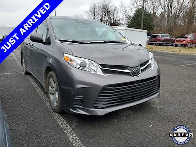 2020 Toyota Sienna 4x2, Minivan for sale #R190367A - photo 1