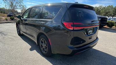 Used 2022 Chrysler Pacifica Hybrid Touring L FWD, Minivan for sale #J14179 - photo 2