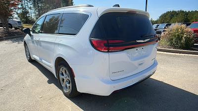 Used 2023 Chrysler Pacifica Limited FWD, Minivan for sale #J14187 - photo 2