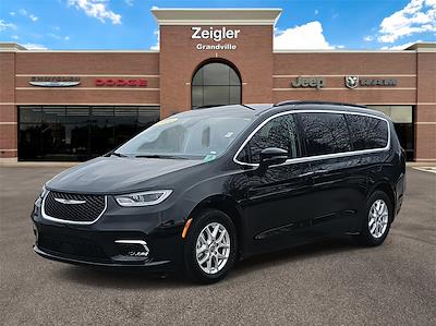 Used 2022 Chrysler Pacifica Touring L FWD, Minivan for sale #P10561 - photo 1