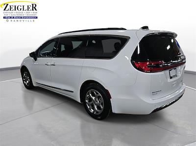 Used 2023 Chrysler Pacifica Limited FWD, Minivan for sale #P10603 - photo 2