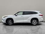 Used 2022 Toyota Highlander XLE 4x4, SUV for sale #TS4974 - photo 8