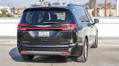 Used 2022 Chrysler Pacifica Limited FWD, Minivan for sale #FR1758 - photo 2