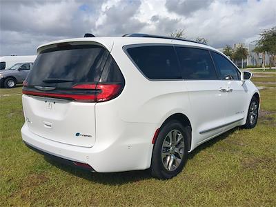 2024 Chrysler Pacifica FWD, Minivan for sale #DF8076A - photo 2